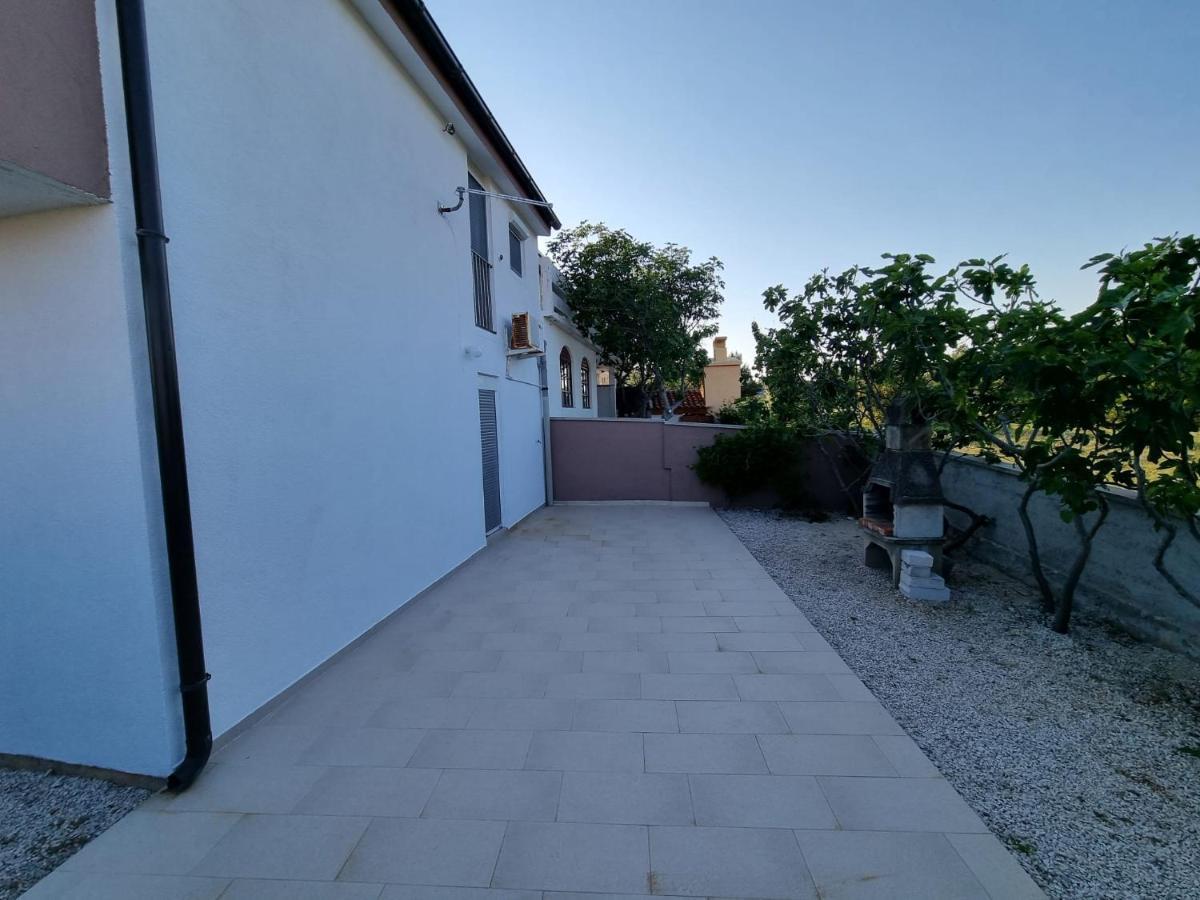 Apartments Ema Vir Eksteriør billede